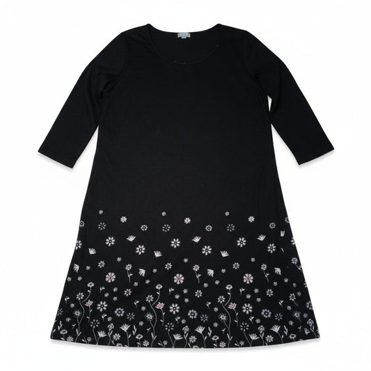 Robe noire élégante à motifs floraux – manches 3/4