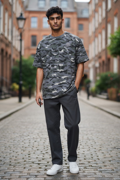 T-shirt camouflage gris pour homme – style urbain et décontracté