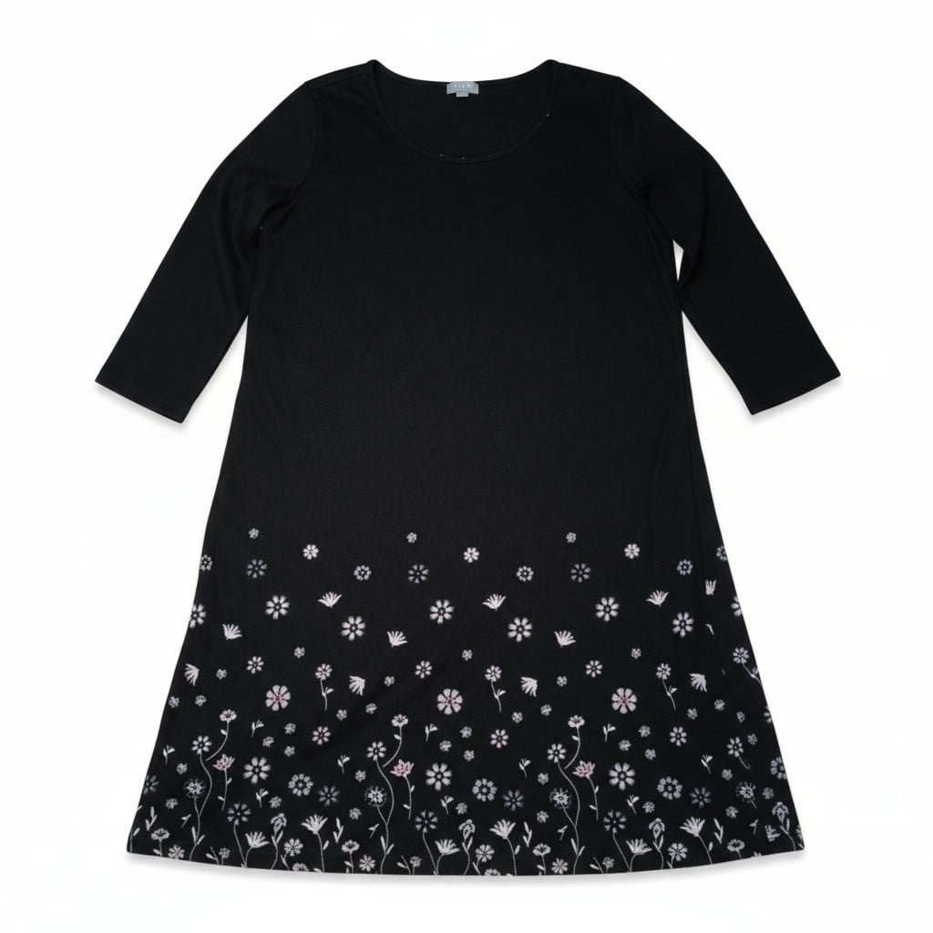 Robe noire élégante à motifs floraux – manches 3/4