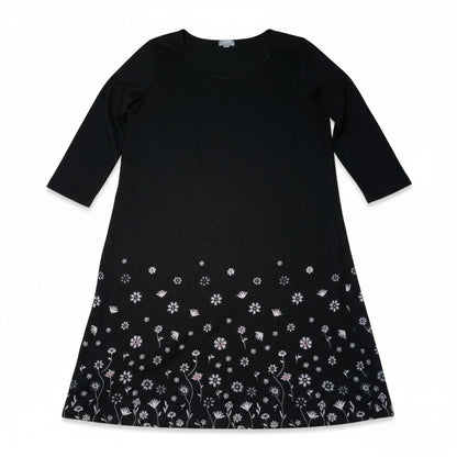 Robe noire élégante à motifs floraux – manches 3/4