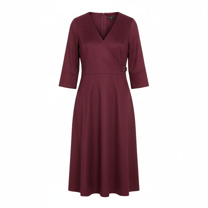 Robe bordeaux élégante à effet portefeuille – manches 3/4