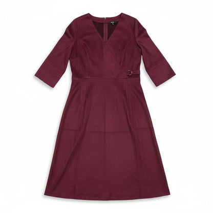 Robe bordeaux élégante à effet portefeuille – manches 3/4