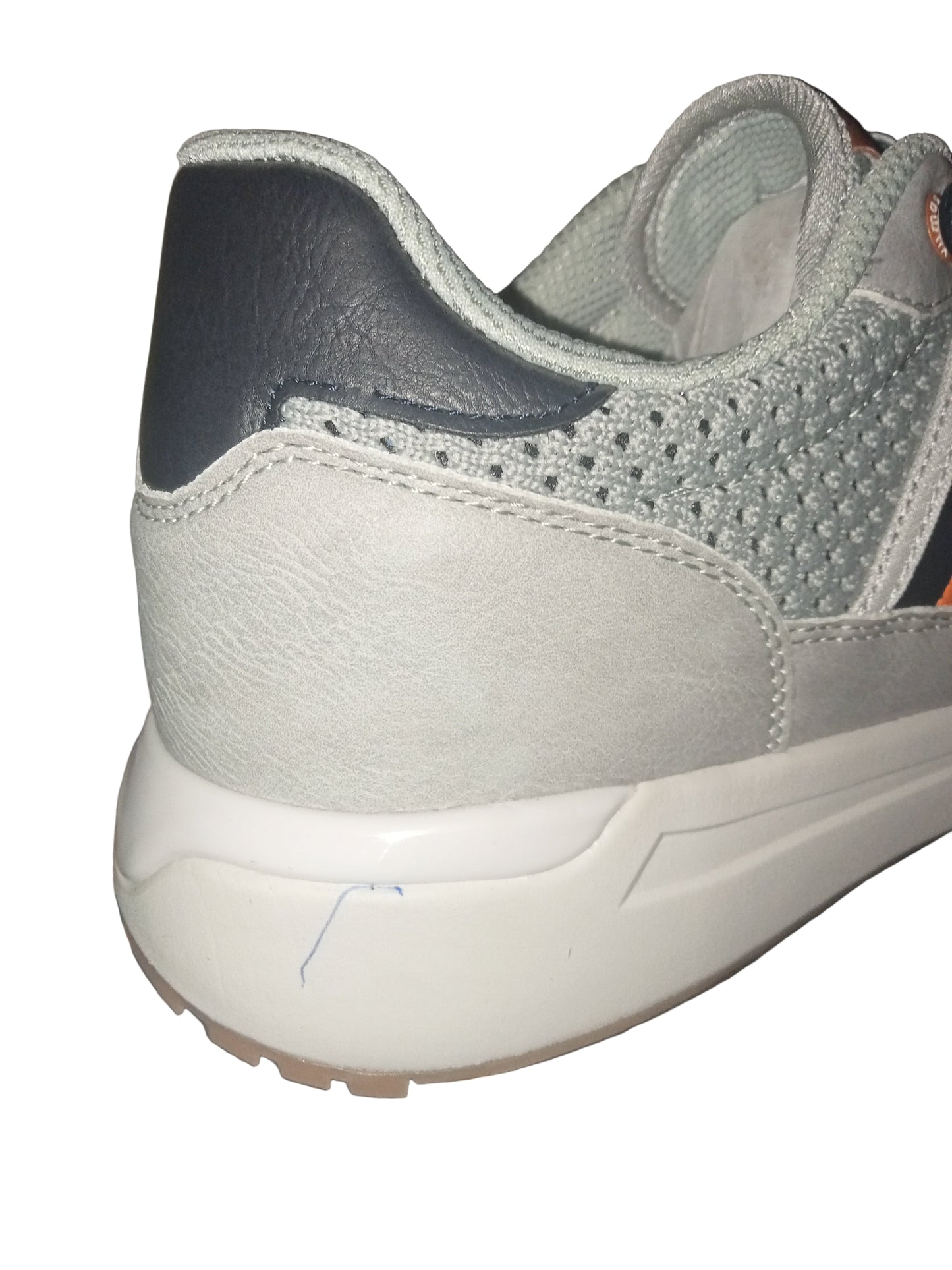 Baskets mixte grises avec détails orange et noir – Style urbain et confort absolu