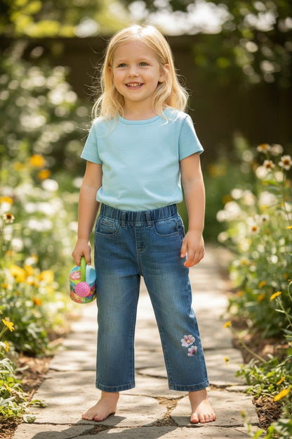 Jean enfant bleu à fleurs brodées – confort et douceur pour les petits