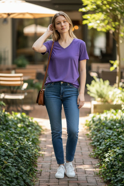 T-shirt violet à col V – coupe féminine et tissu doux