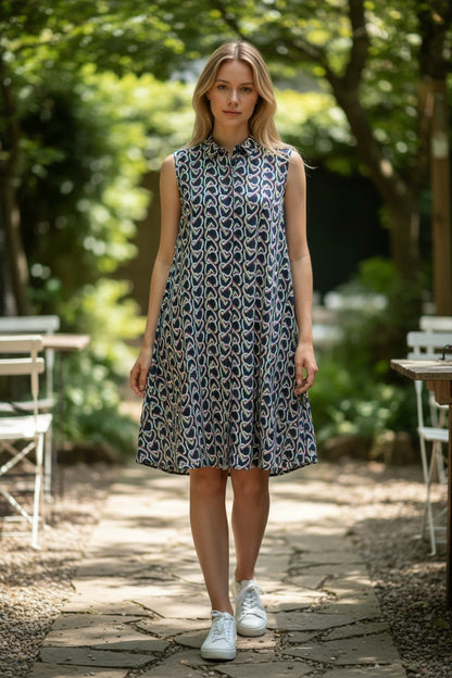 Robe sans manches à imprimé cœurs – coupe évasée et col chemise